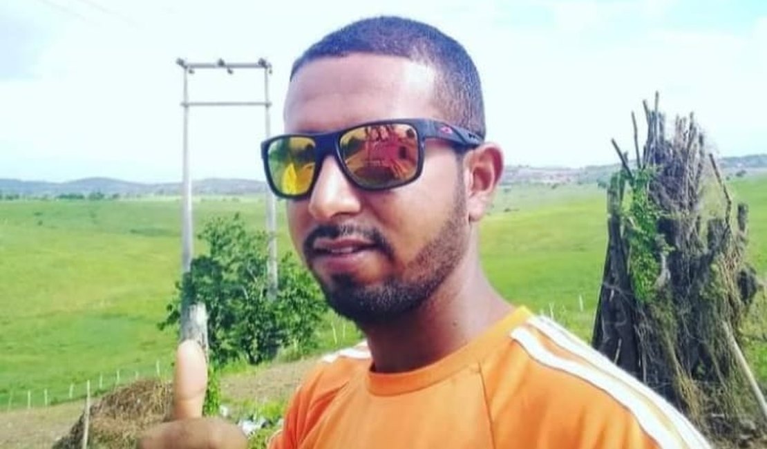 Motociclista que morreu em colisão com caminhonete em Lagoa da Canoa é identificado