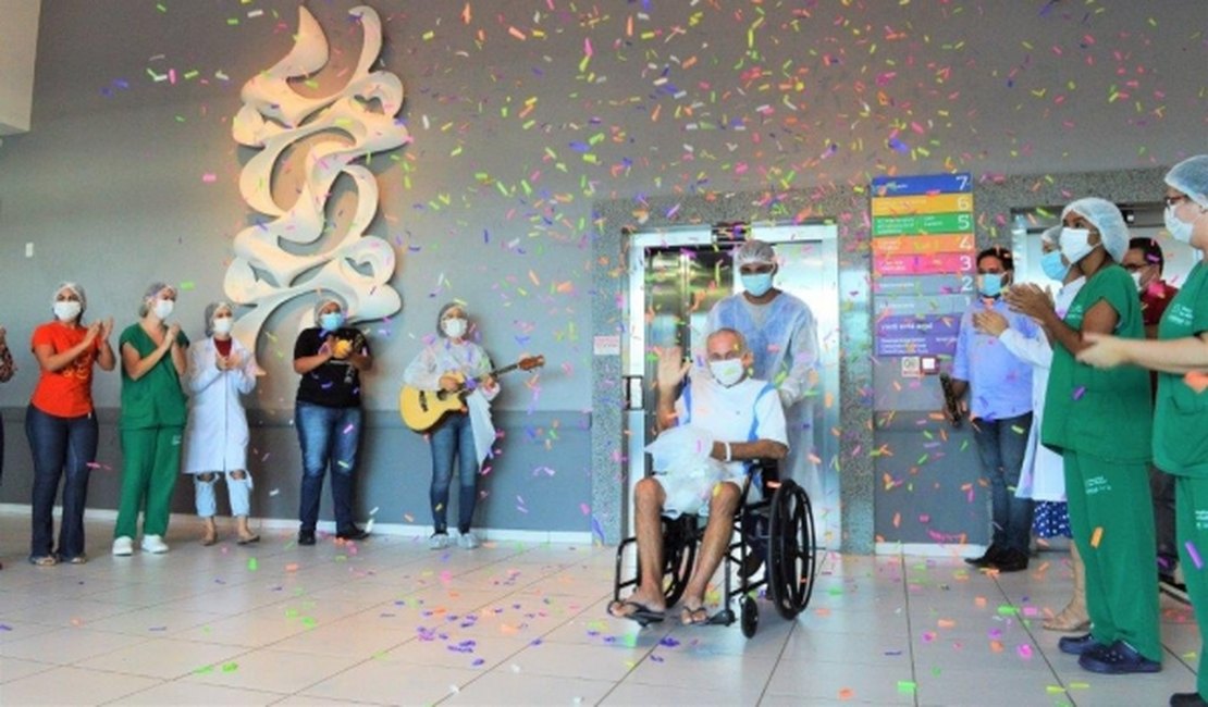 Hospital da Mulher dá alta médica a paciente de número 2 mil recuperado da Covid-19