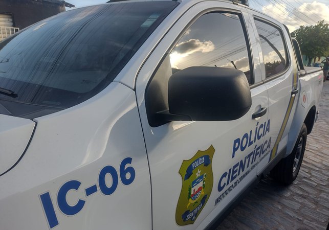 Homem foragido é morto a tiros em terreno baldio no Manoel Teles