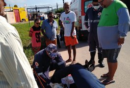 Cachorro atravessa estrada e motociclista sofre acidente ao desviar do animal, em Arapiraca