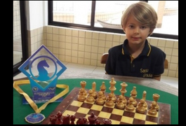 Alagoano de apenas sete anos disputa campeonato de xadrez escolar