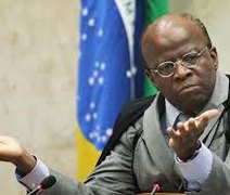 Barbosa cita salário de Cingapura para justificar reajuste