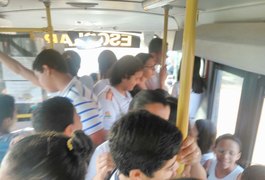 Após acidente com ônibus escolar, estudantes universitários de Craíbas denunciam superlotação