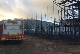 Incêndio atinge galpões e destrói estoque de fumo em Lagoa da Canoa