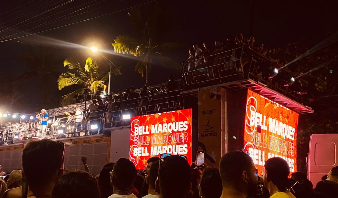 Samba e axé: Bell Marques arrasta multidão em Maceió