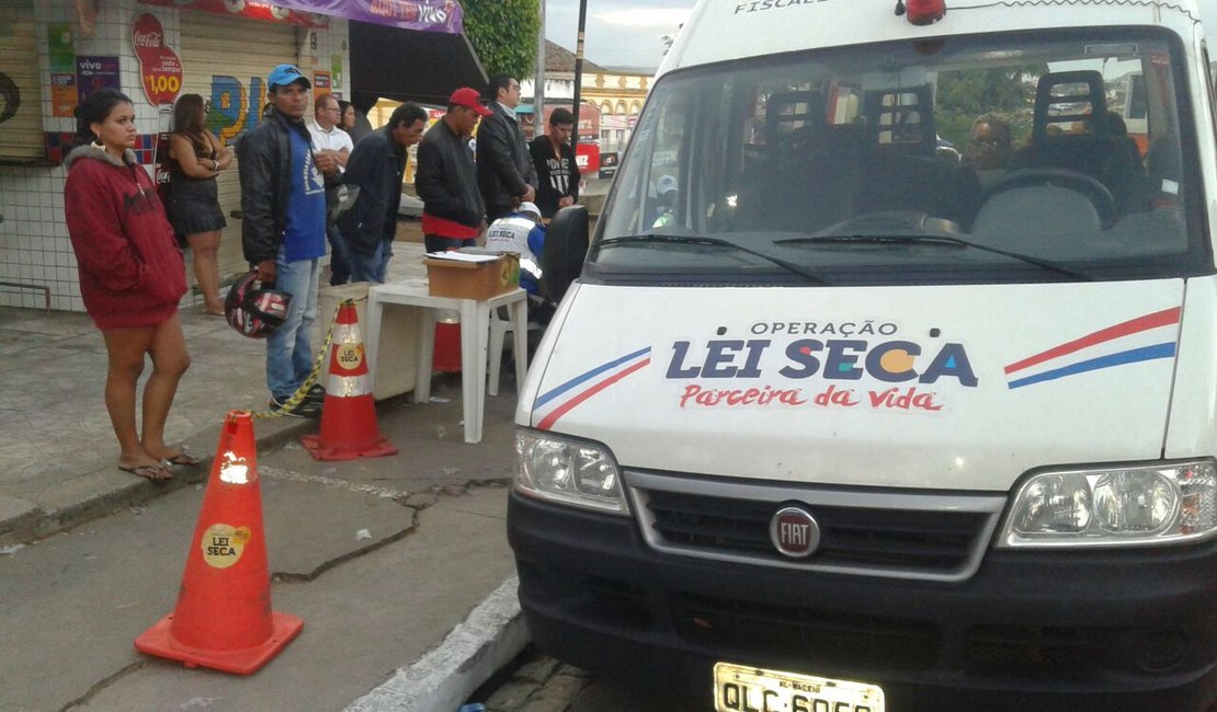 Lei Seca flagra 37 pessoas dirigindo sem habilitação durante Festa da Juventude, em Santana do Ipanema