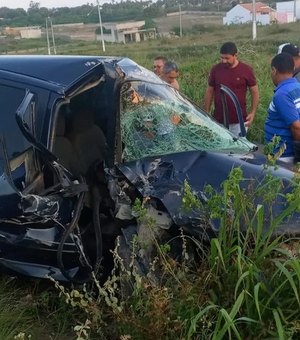 Vídeo. Condutor embriagado causa acidente envolvendo táxi em Arapiraca