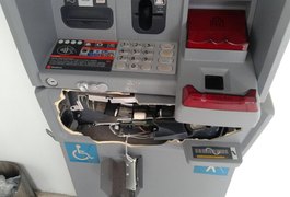 Bandidos tentam explodir caixa eletrônico em Olho D'Água Grande