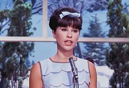 Ícone da Bossa Nova, cantora e compositora Astrud Gilberto morre aos 83 anos