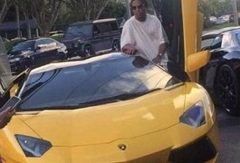 De férias, Ronaldinho aluga carro de R$ 1,5 milhão