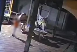 Criança de 2 anos pega arma do pai e mata a mãe com tiro acidental em MS