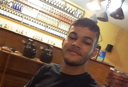 Motociclista colide contra ambulância e morre em trecho de rodovia, em Palmeira dos Índios