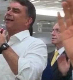Flávio Bolsonaro deixa o Brasil e aliado de Trump anuncia chegada aos EUA 'em segurança'