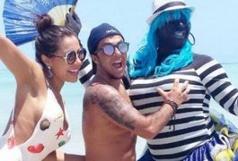 Juntos novamente, Thammy Miranda e Andressa Ferreira curtem praia em Maragogi