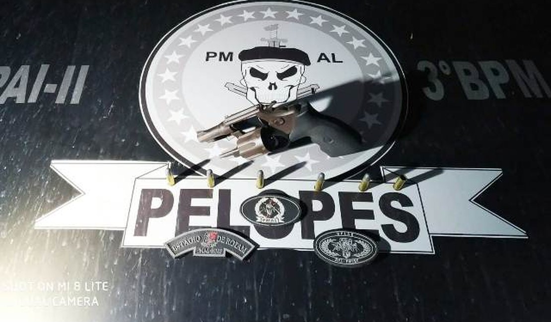 Após denúncias, polícia localiza arma municiada em quarto de residência no Agreste