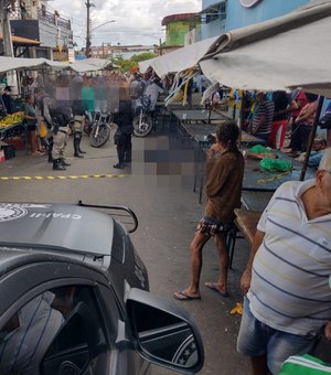 Homem é assassinado a tiros em feira livre de Arapiraca