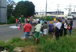 Acidente entre caminhão e motocicleta deixa vítima fatal na AL-220, em Arapiraca