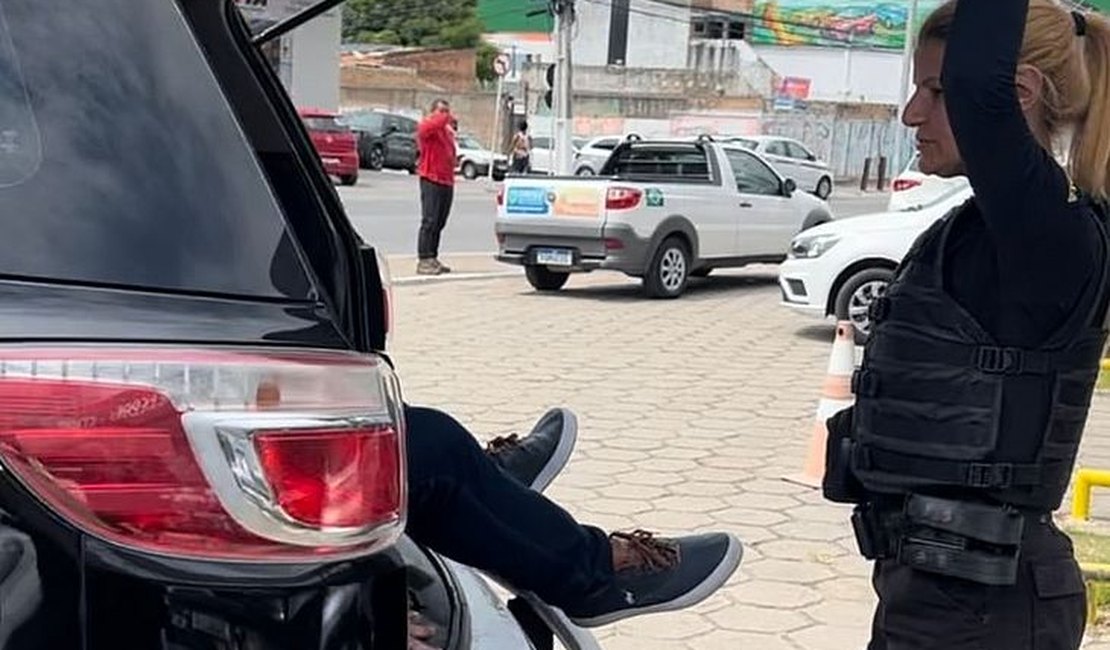 Operação Átria: Cozinheiro é preso na chegada ao trabalho por ficar 2 anos sem pagar pensão alimentícia, em Maceió