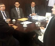 Tribunal de Contas entrega ao TRE/AL relação de gestores com contas desaprovadas