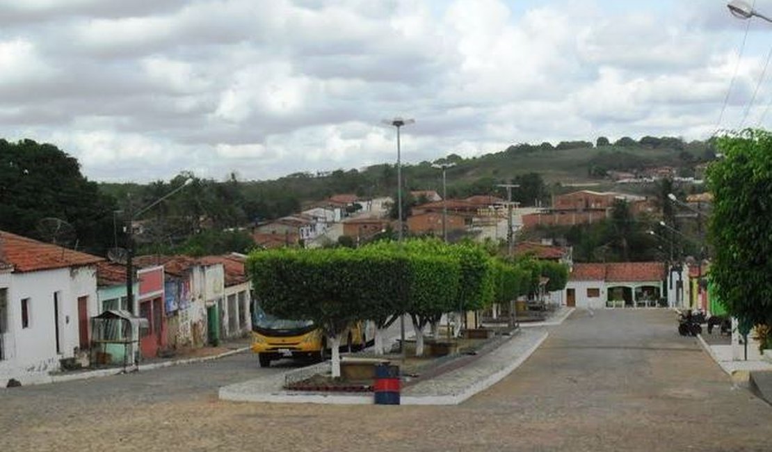 Jovem chega em casa embriagado e agride avó com barra de ferro