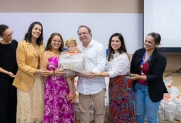 Prefeitura realiza a 1ª entrega de enxovais do projeto 'Mãe Arapiraquense' de 2025