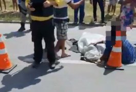 Mulher não vê moto e morre atropelada ao atravessar rodovia segurando criança em Rio Largo