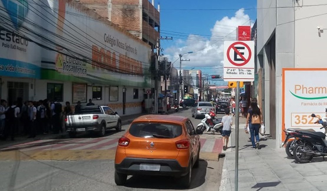 Homem invade estabelecimento comercial e furta joias em Arapiraca