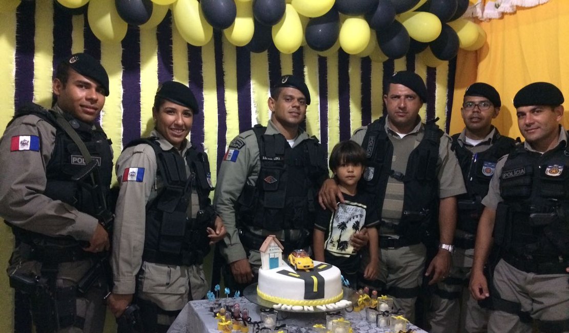 Policiais militares da 1ª CPM/I realizam sonho de criança com apenas 6 anos