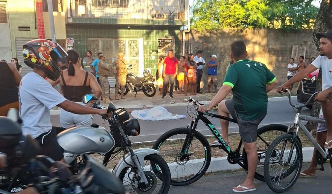 Jovem morre após ser atropelado enquanto andava de bicicleta no Trapiche, em Maceió