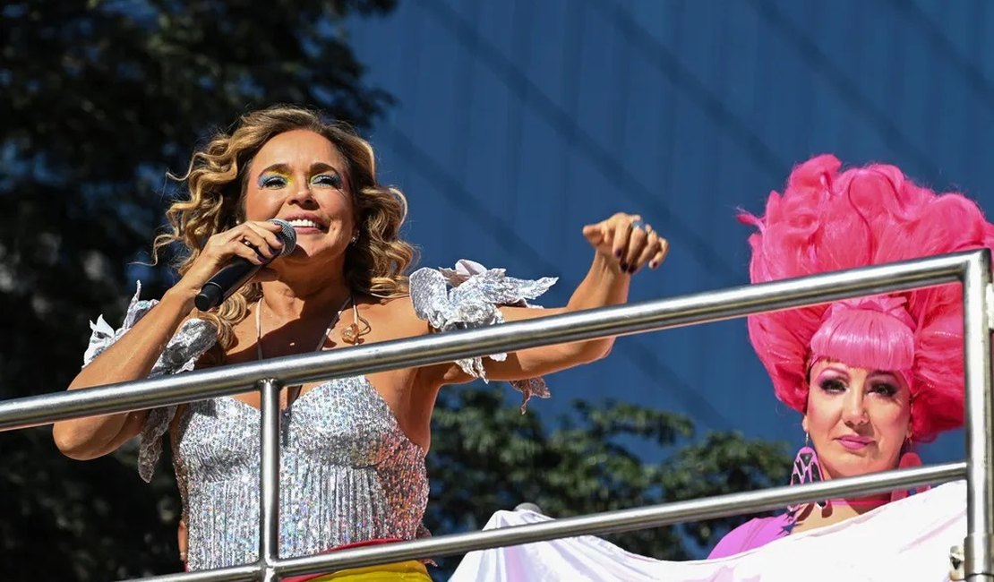 Com tema ﻿'queremos políticas públicas', 27ª parada do Orgulho reúne multidão LGBTQIAP+ em São Paulo