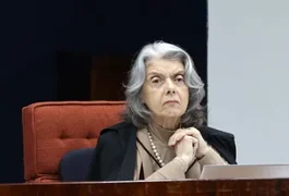 Cármen Lúcia anuncia saída do TSE