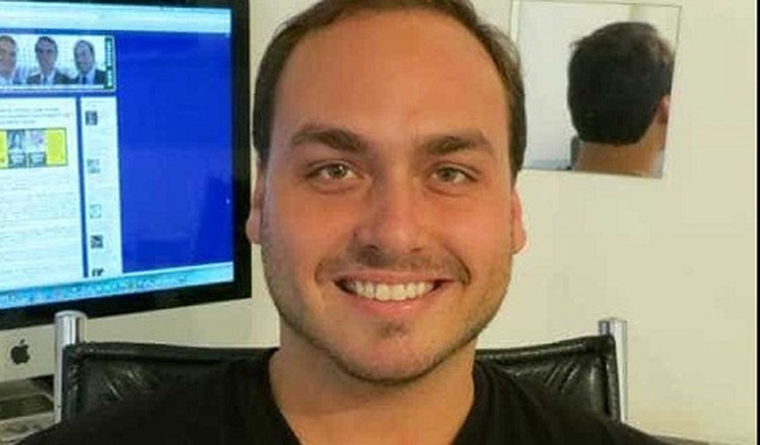 Bolsonaro analisa nomear filho para Comunicação Social