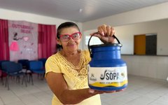 Prefeito Leandro Silva visita a Casa da Sopa e acompanha preparo das refeições