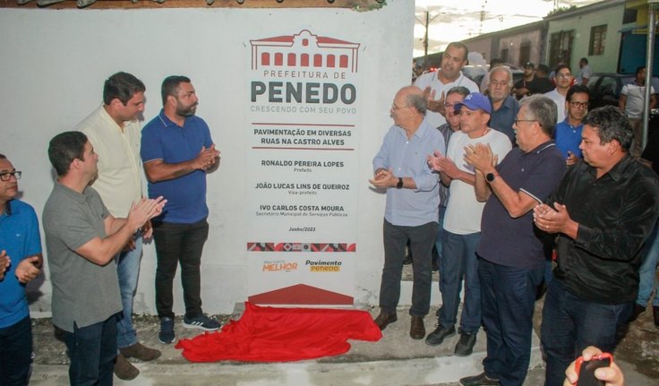 Prefeito Ronaldo Lopes inaugura obras que melhoram a qualidade de vida no bairro Castro Alves