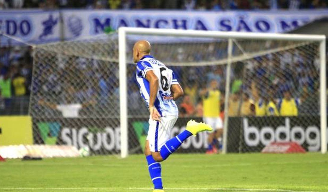 Com golaço de Carlinhos, CSA vence o Ceará no Estádio Rei Pelé