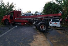 Acidente envolvendo três veículos deixa um morto em Messias, AL