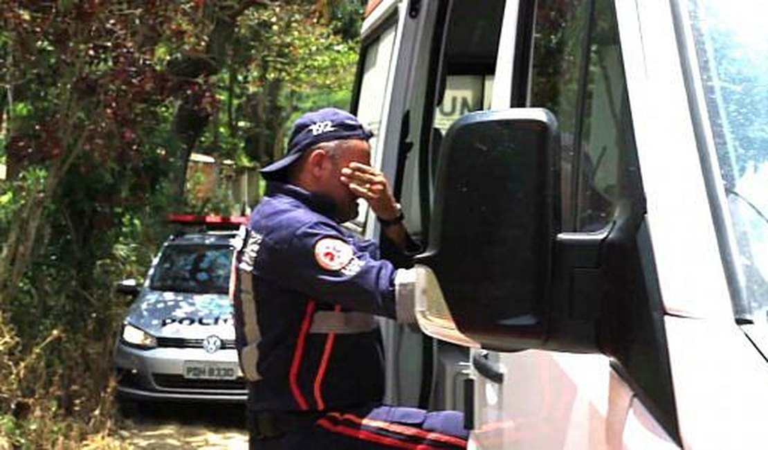 Equipes de socorro se emocionam com morte de bebê degolada em PE