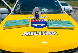 Motorista de aplicativo é detido pela polícia durante entrega de maconha na AL-101 Sul