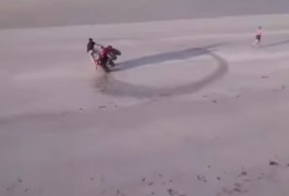 Vídeo. Flávio Bolsonaro sofre acidente no Ceará e precisa de atendimento em hospital