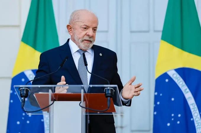 'Não se meta nas eleições no Brasil', diz Lula a Trump