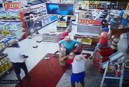 Vídeo: vândalos invadem e fazem arrastão em loja de Aracaju