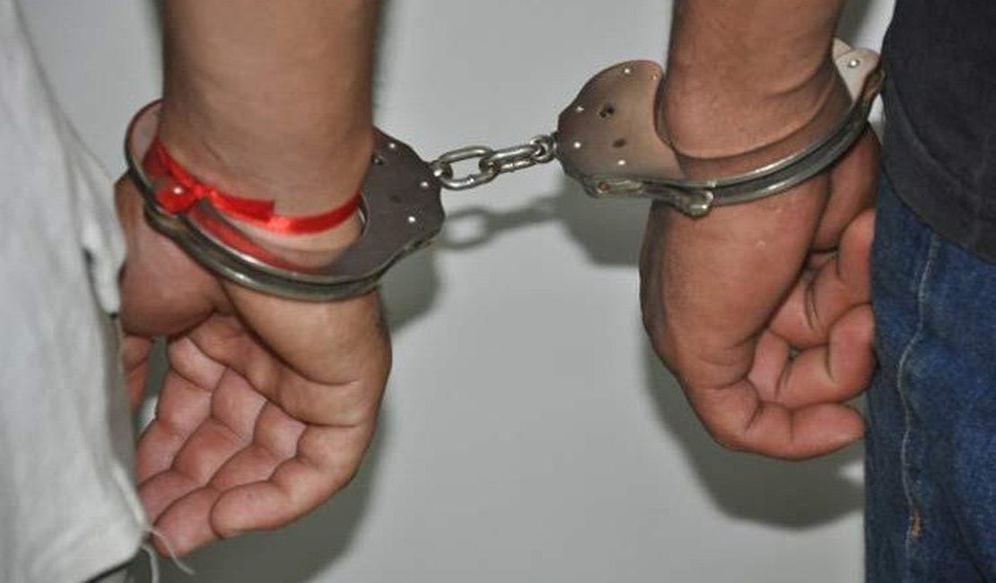 Dupla foragida por roubo e extorsão mediante sequestro é presa em AL