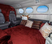 'Sexo no avião' tem pacotes de R$ 9 mil, taxa adicional para 'poliamor' e até certificado