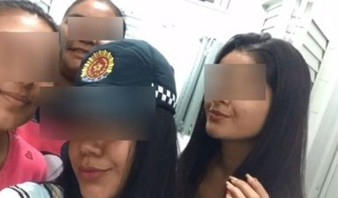 Grupo de policiais faz festinha com mulheres dentro de delegacia