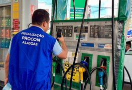 Após fiscalização do Procon, valor da gasolina cai a R$ 5,69 por litro nos postos de Alagoas