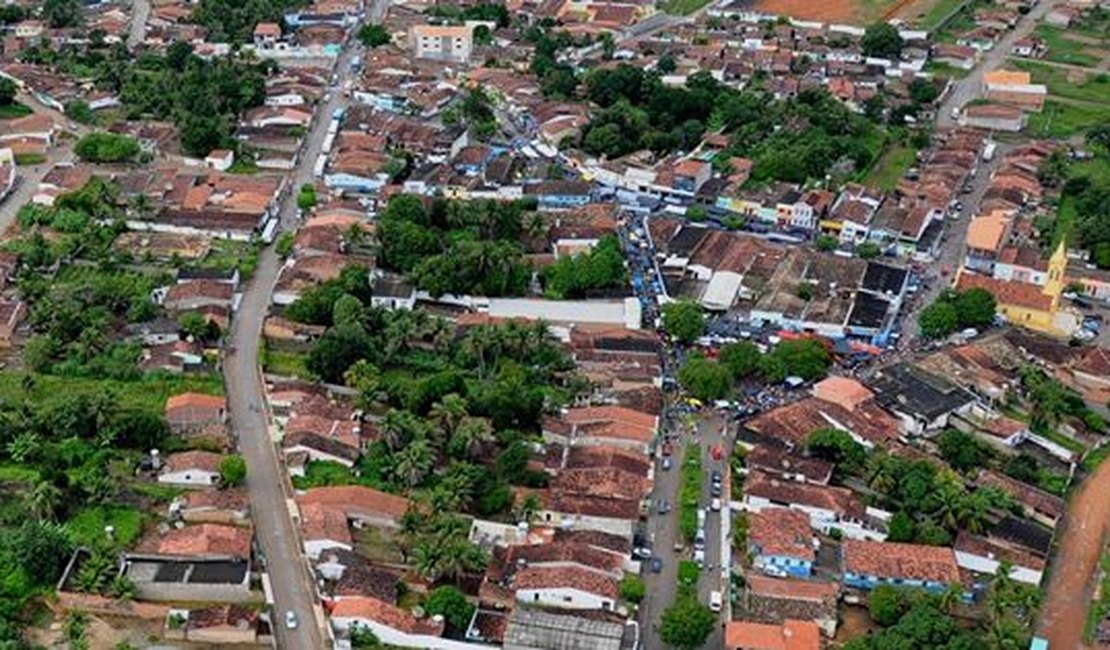 Jovem é rendida, levada a um terreno baldio e estuprada no Centro de Taquarana