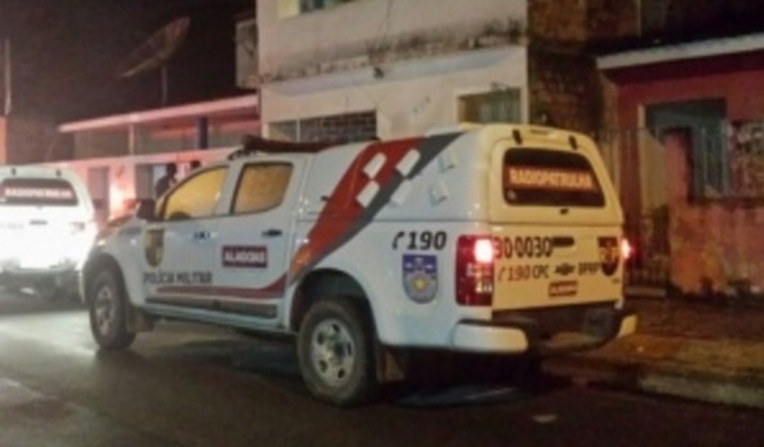 Bandidos atiram em vítima durante tentativa de roubo, em Maceió