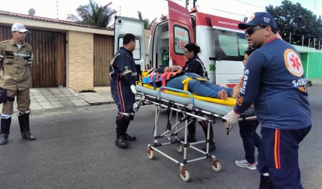 Motociclista fica ferida após colidir com carro no bairro Eldorado, em Arapiraca