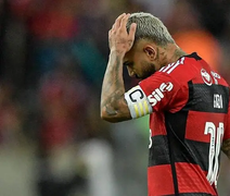 Gabigol é multado e perde a 10 do Fla após foto com camisa do Corinthians