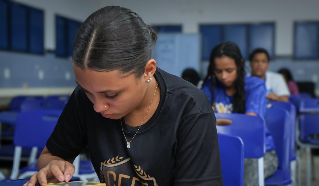 Rede estadual conquista 45 medalhas nas olimpíadas alagoanas de Química, Matemática e Quimeninas